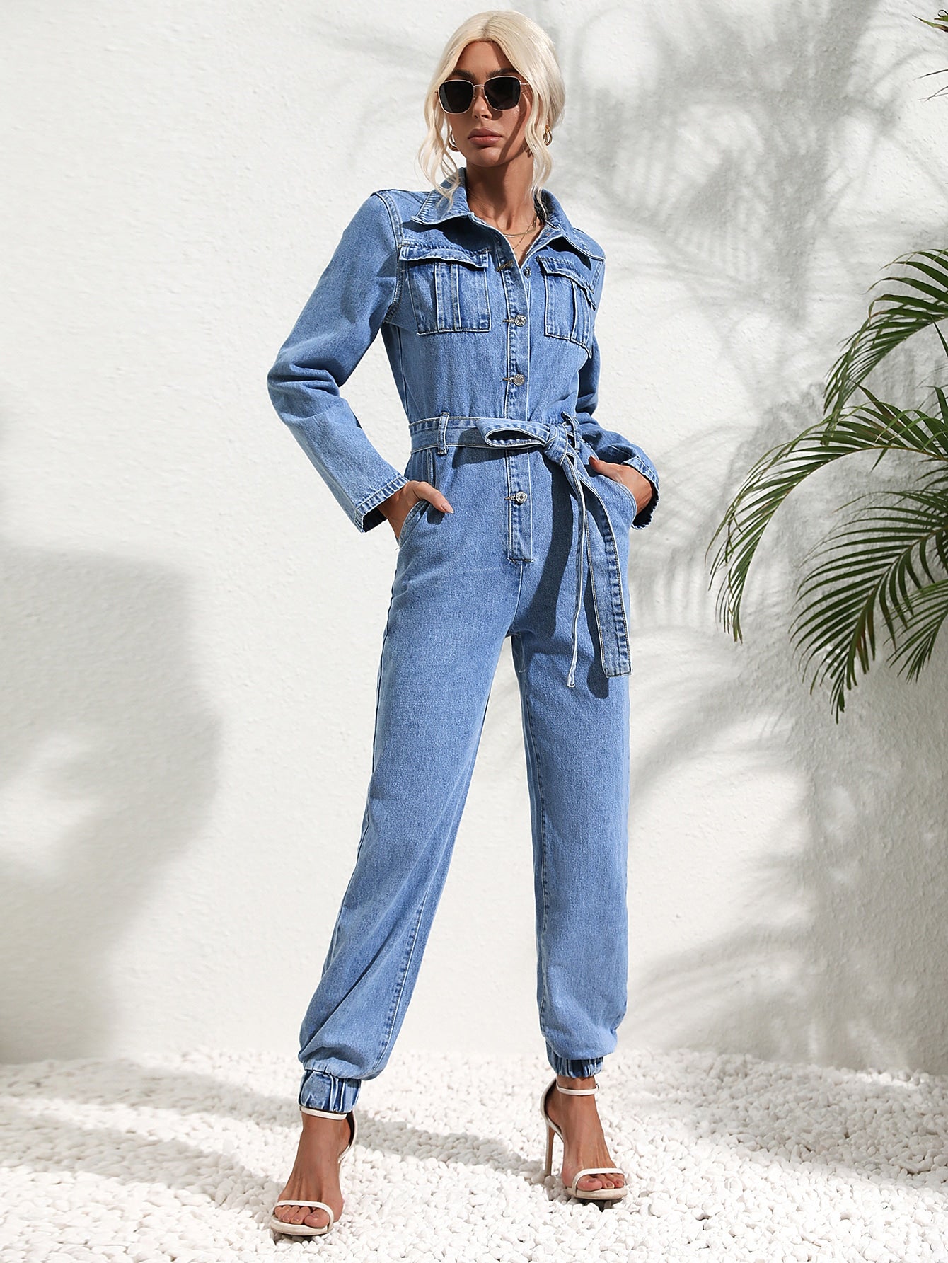 TINATII | Lässiger Utility-Jumpsuit mit Jeansgürtel