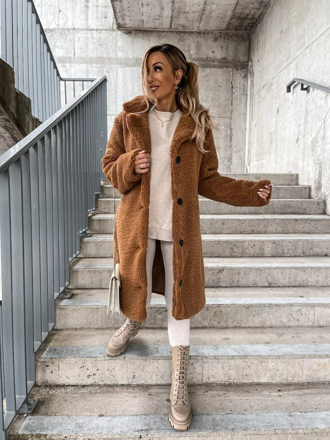 TINATII | Eleganter Plüsch Trenchcoat für kalte Tage