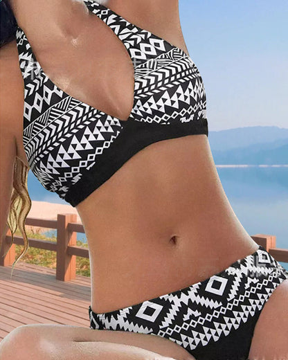 TINATII | Bikinis mit Blumen- und Geometrie-Druck