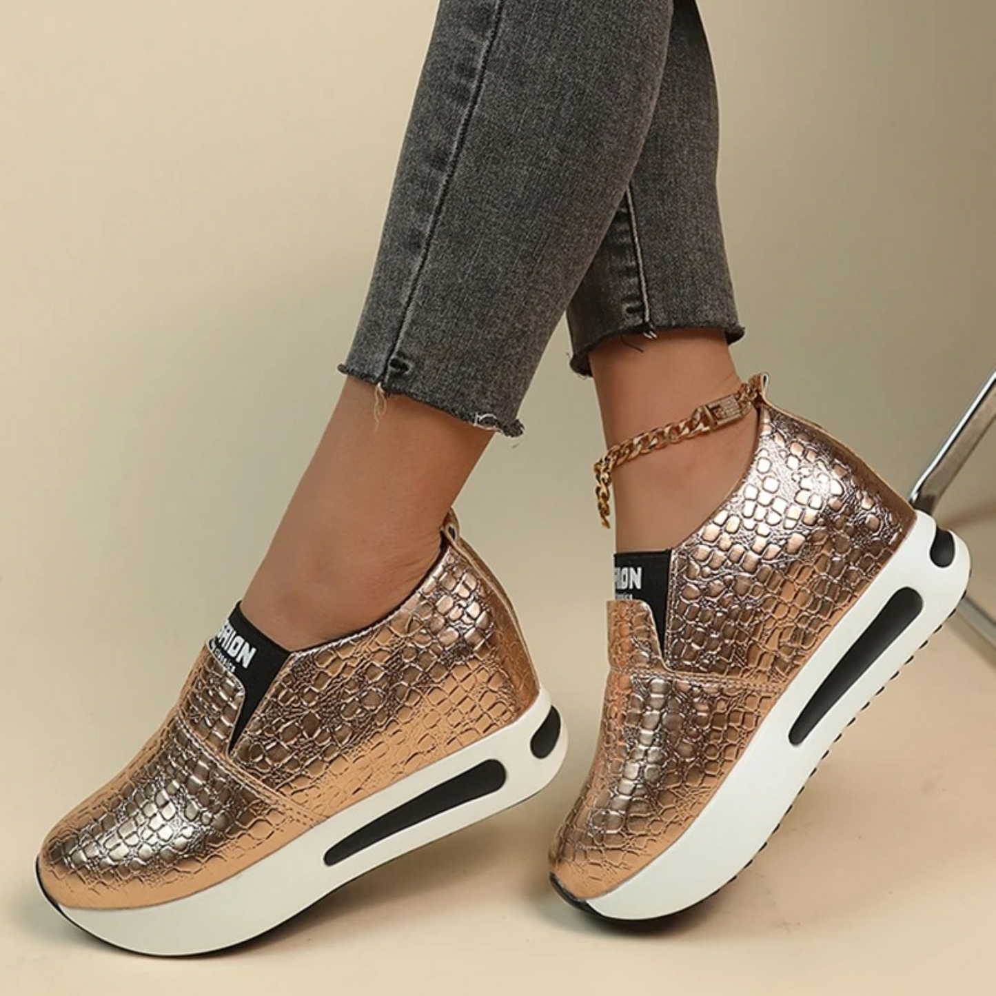 TINATII | Damen-Sneaker mit Schlangenmuster in Silber und Gold