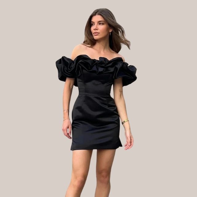 TINATII | Schulterfreies Cocktailkleid mit Rüschendetail