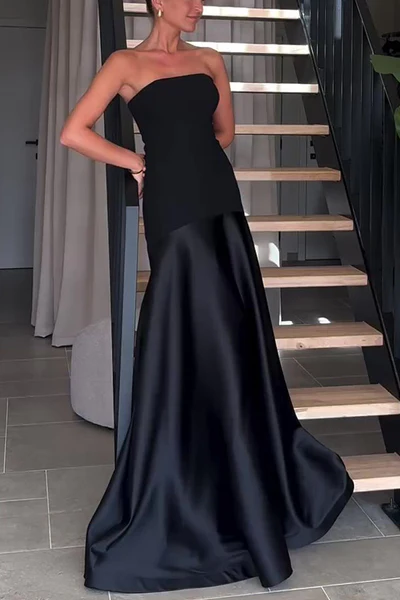 TINATII | Satin Kleid Trägerlos mit Flare-Schnitt