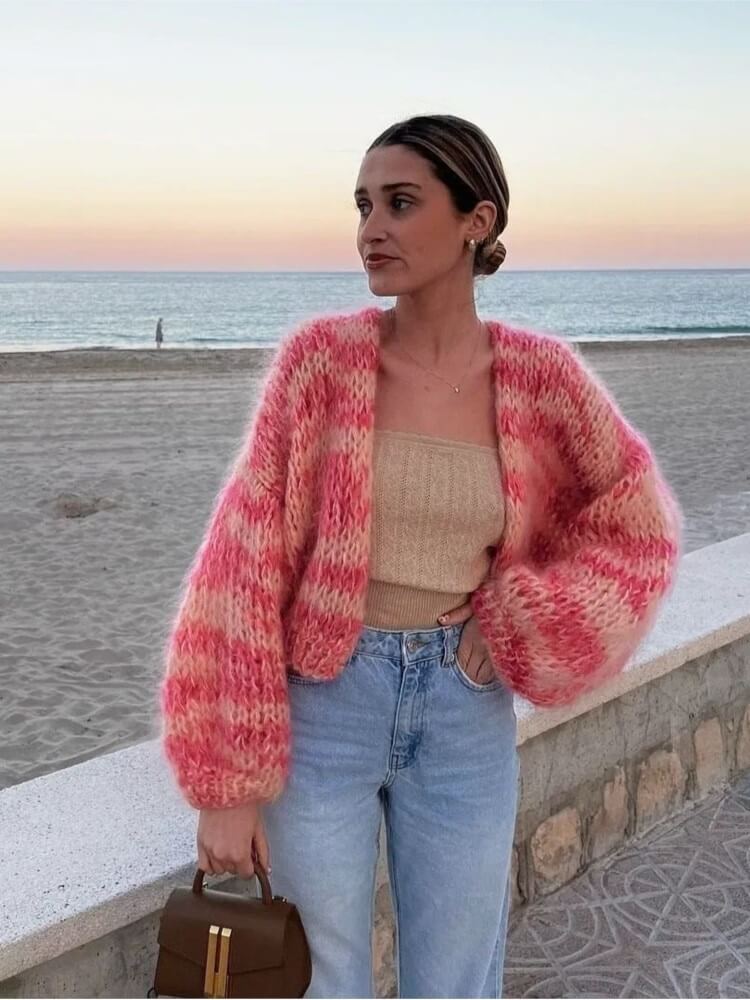 TINATII | Gestreifte Strickjacke mit Puffärmeln