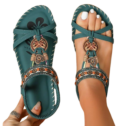 TINATII | Flache Boho Sandalen mit Strass Schmetterling