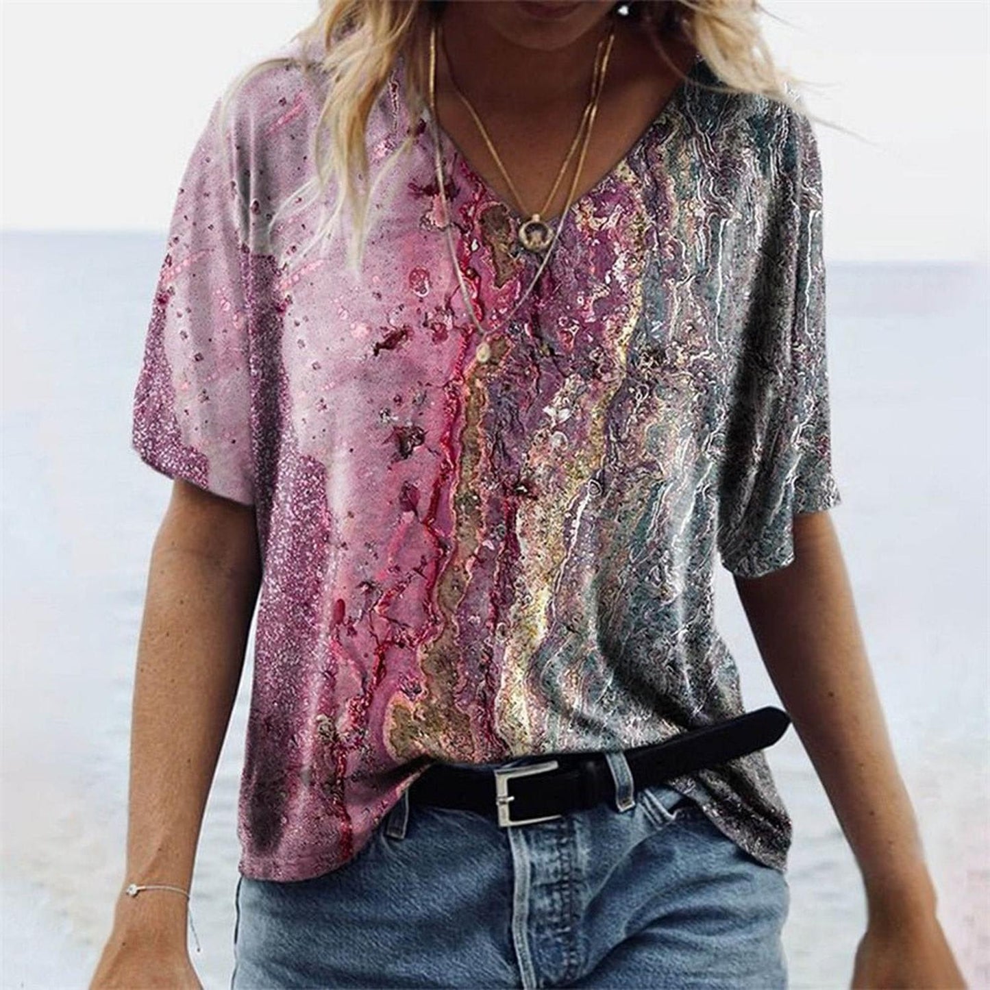 TINATII | Originelles Damen T-Shirt im Boho-Stil mit Marmormuster