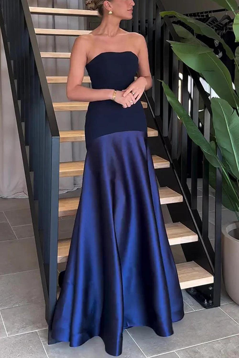 TINATII | Satin Kleid Trägerlos mit Flare-Schnitt