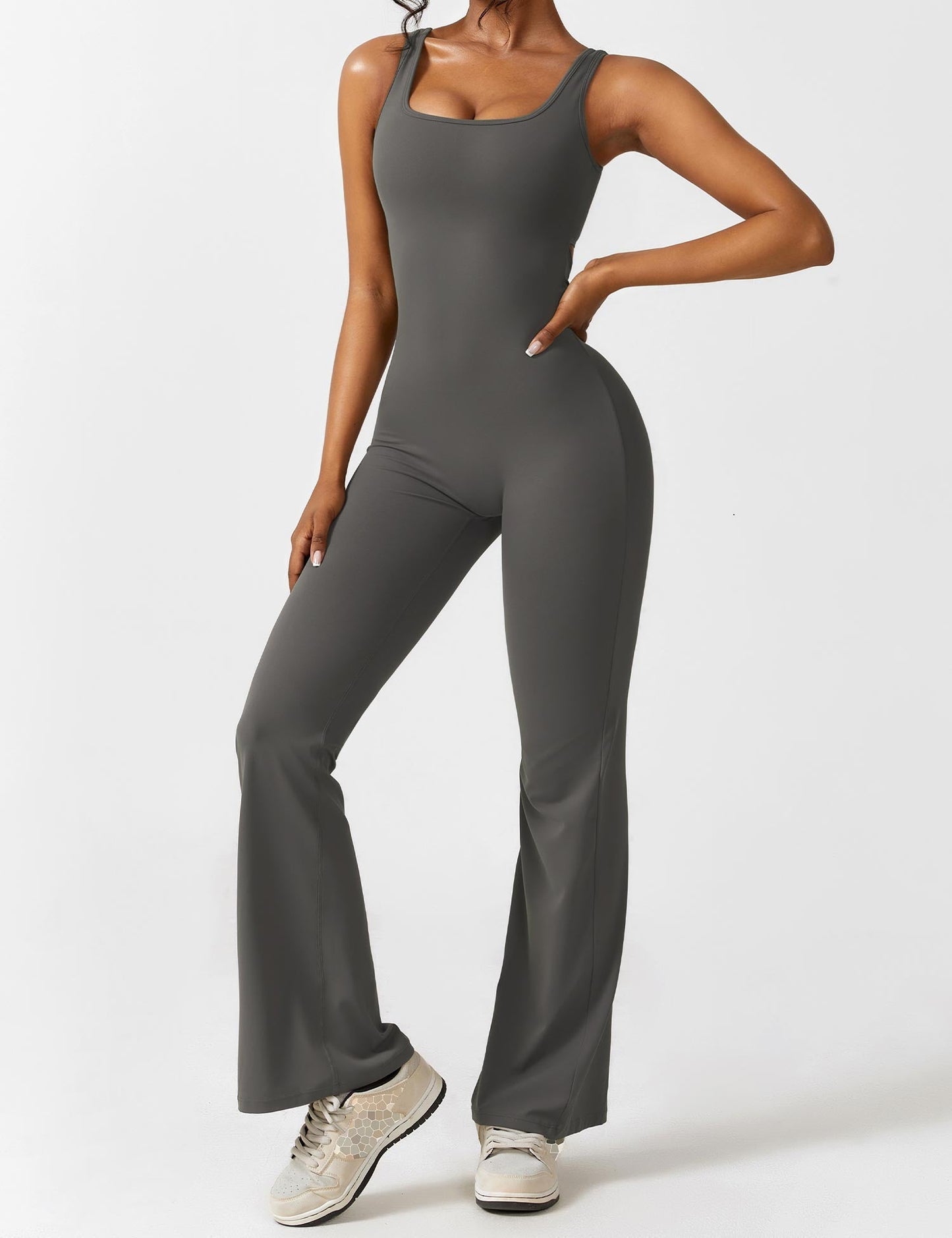 TINATII | Hals Jumpsuit mit Ausgestellten Beinen - Elegantes Design